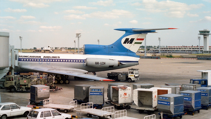 Illustration for article titled 27 Stylish Airliner Liveries From The Past